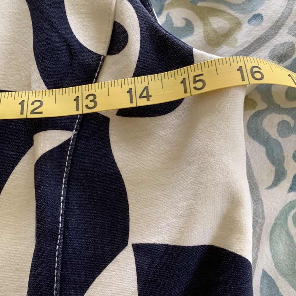 EUC.  Banana Republic fitted top - Picture 9 of 10